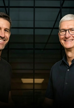 Setelah 15 Tahun Memimpin, Tim Cook Resmi Lengser Sebagai CEO Apple “John Ternus Ambil Alih”