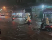 Medan Johor Banjir, Lancar Proyeknya, Banjir Kotanya, Bertambah Harta Pejabatnya