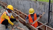 Pekerjaan Proyek Drainase Di Jalan di Jalan Gaperta Ujung Kecamatan Medan Helvetia Lengkap APD Utamakan Keselamatan Kesehatan Kerja (Dok-Foto)