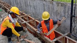 Pekerjaan Proyek Drainase Di Jalan di Jalan Gaperta Ujung Kecamatan Medan Helvetia Lengkap APD Utamakan Keselamatan Kesehatan Kerja (Dok-Foto)