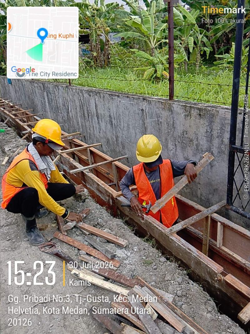 Pekerjaan Proyek Drainase Di Jalan di Jalan Gaperta Ujung Kecamatan Medan Helvetia Lengkap APD Utamakan Keselamatan Kesehatan Kerja (Dok-Foto)
