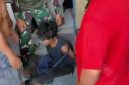 Seorang pria berinisial A, warga Medan Marelan, diduga melakukan aksi pencurian besi pada sebuah bangunan milik warga berujung diamuk massa, Minggu (3/5/2026). (Dok-Foto)