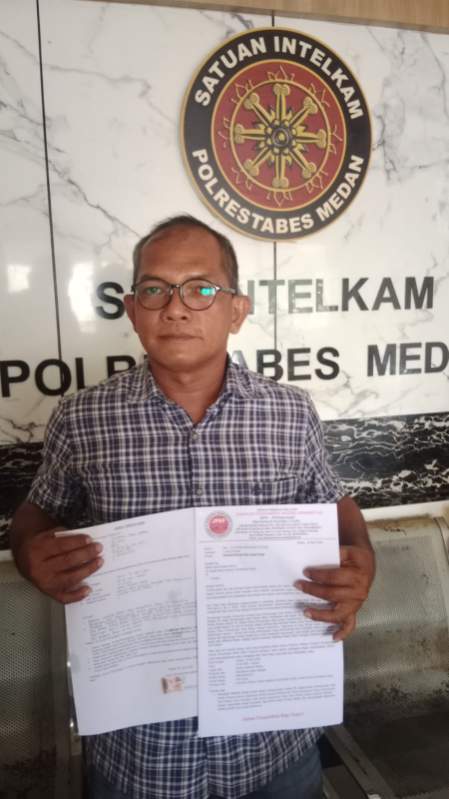 Nico Nadeak Ketua JPKP Sumut saat memasukkan surat Pemberitahuan Aksi Demo di Polrestabes Medan (Dok - Photo)