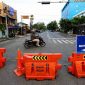 Polisi Memasang Rambu Lalu Lintas dan Forbidden terkait penutupan Ruas jalan di Kota Medan (Dok-Foto)