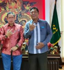 Rino Ketua Fabem Bersama Wong Chun Sen Ketua DPRD Kota Medan (Dok-Foto)