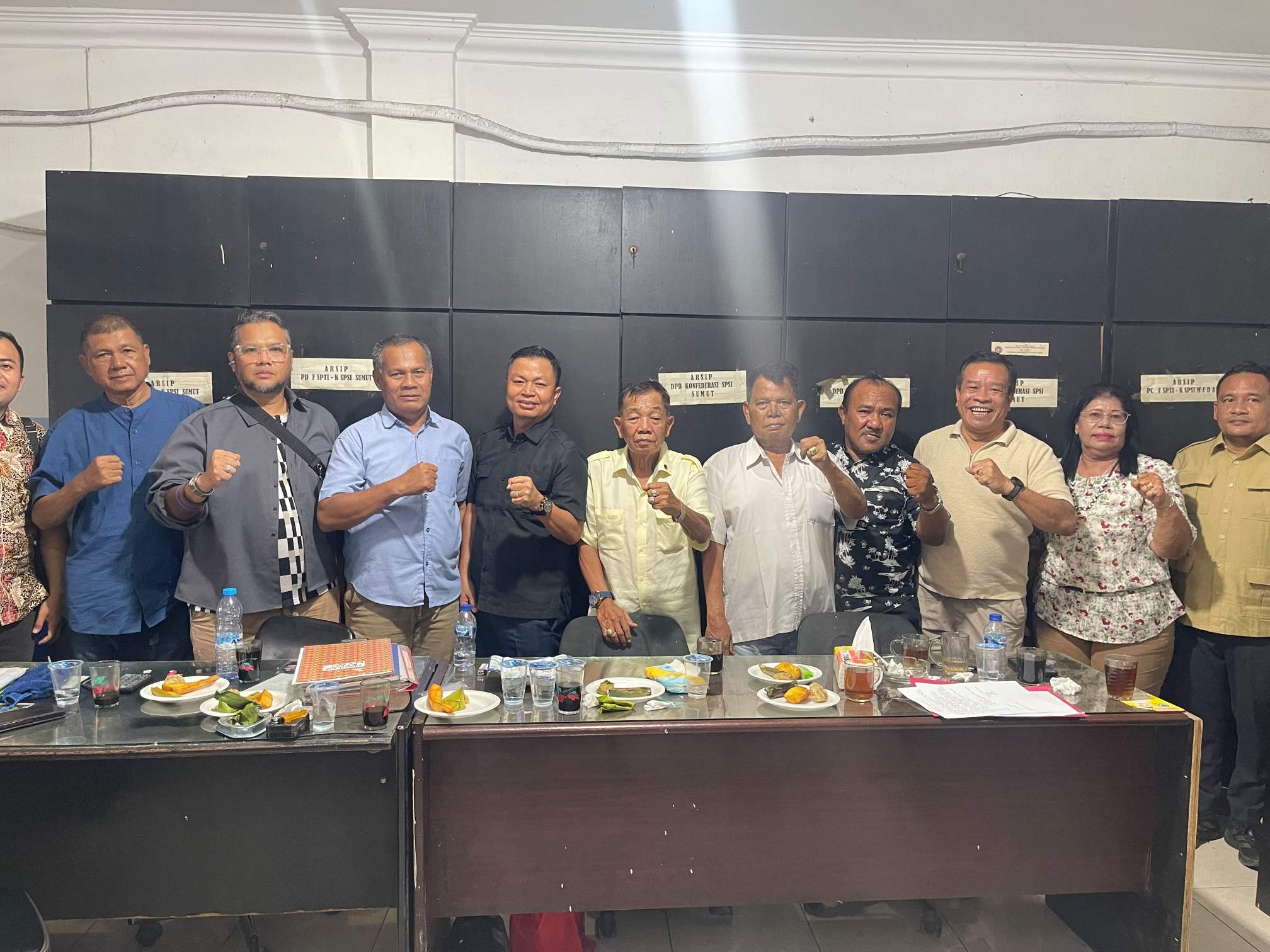 Sejumlah pimpinan Serikat Pekerja (SP) dan Serikat Buruh (SB) di Sumatera Utara menggelar rapat awal pembentukan Koalisi Besar Serikat Pekerja dan Serikat Buruh Sumatera Utara di Kantor DPD K-SPSI Sumut (Dok-Foto)
