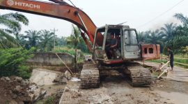Pelanggaran K3 di Proyek Jembatan Dinas SDA BMBK Deli Serdang Kontraktor Abaikan Keselamatan Pekerja Demi Keuntungan (Dok-Foto)