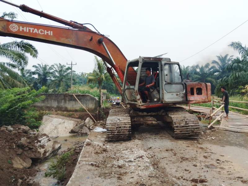 Pelanggaran K3 di Proyek Jembatan Dinas SDA BMBK Deli Serdang Kontraktor Abaikan Keselamatan Pekerja Demi Keuntungan (Dok-Foto)