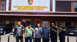 Aliansi Masyarakat Peduli Buruh Indonesia (AMPIBI) saat di Polrestabes Medan mengawal LP Tariq Nabi Mangaratua Batubara 