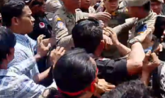 Kabid Satpol PP “ALBENA” Diduga Bertindak Arogan, Masa Aksi dan Satpol PP Keos Di Kantor Walikota Medan