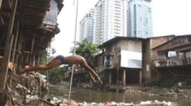 Photo Bangunan Cambridge tampak dari Aliran Sungai Babura Kota Medan (Dok-Foto)