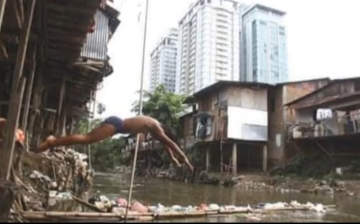 Photo Bangunan Cambridge tampak dari Aliran Sungai Babura Kota Medan (Dok-Foto)
