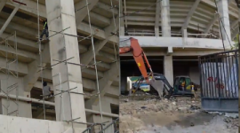 Pekerja Stadion Teladan tampak tidak menggunakan Alat Pelindung diri (Dok-Foto)