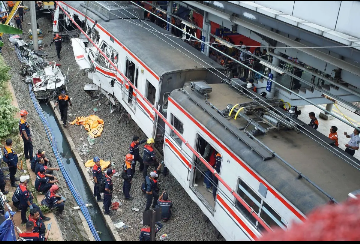 Insiden Kecelakaan Kereta Api di Stasiun Bekasi Timur (Dok-Foto)