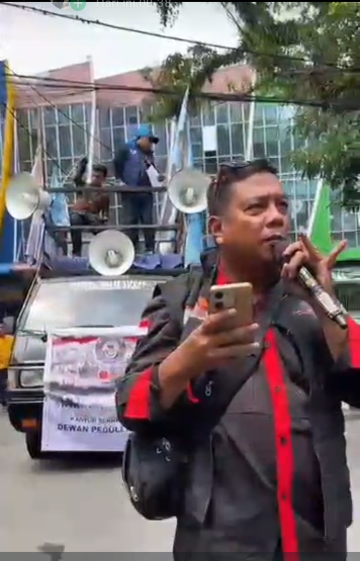 Rahmadsyah seorang jurnalis yang berorasi kantor DJP Sumut 1 (Dok-Foto)