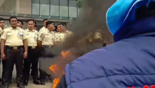 Massa Aksi DPN Bakar di depan Menara BRI (Dok-Foto)