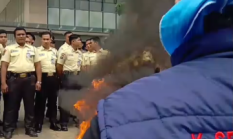 Terkait Nyanyian Bursok, DPN Geruduk Menara BRI Medan, Perwakilan BRI Tak Bisa Jawab Tuntutan, Massa Bakar Ban