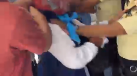 Pendemo Perempuan di cekik satpam BRI Cabang Jalan Iskandar Muda Kota Medan (Dok-Foto)