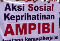 Aksi Sosial Ketenagakerjaan dan Masyarakat oleh Aliansi Masyarakat Peduli Buruh Indonesia (AMPIBI) (Dok-Foto)