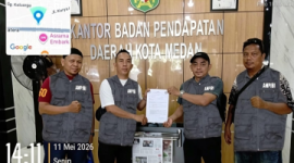 Aliansi Masyarakat Peduli Buruh Indonesia (AMPIBI) masukkan surat demo ke Bapenda Kota Medan (Dok-Foto)