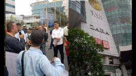 Aliansi Masyarakat Peduli Buruh Indonesia AMPIBI melakukan Aksi Demo di Sun Plaza (Dok-Foto)