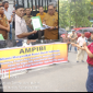 Aliansi Masyarakat Peduli Buruh Indonesia (AMPIBI) menyerahkan pernyataan sikap yang di terima oleh Plt Kadisnaker Kota Medan (Dok-Foto)