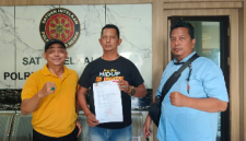 LSM Penjara Indonesia Kota Medan saat memasukkan surat Aksi Demo ke Polrestabes Medan (Dok-Foto)