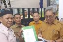 Aliansi Masyarakat Peduli Buruh Indonesia (AMPIBI) menyerahkan surat ke DPRD Kota Medan (Dok-Foto)