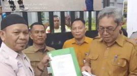 Aliansi Masyarakat Peduli Buruh Indonesia (AMPIBI) menyerahkan surat ke DPRD Kota Medan (Dok-Foto)
