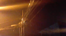 Kabel Provider Internet Semrawut dan Menjuntai di Jalan Halat Membahayakan Pengguna Jalan (Dok-Foto)