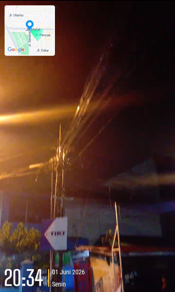 Kabel Provider Internet Semrawut dan Menjuntai di Jalan Halat Membahayakan Pengguna Jalan (Dok-Foto)
