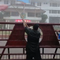 Pendemo yang tergabung dalam Dewan Peduli Negeri (DPN) demo di kantor Walikota Medan meski di guyur hujan (Dok-Foto)