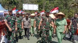 Kepala Staf TNI Angkatan Darat (KASAD), Jenderal TNI Maruli Simanjuntak bersama Pangdam I BB Mayjen TNI Hendy Antariksa dan Bupati Tapteng Masinton Pasaribu meresmikan jembatan modular tipe 21 di Desa Lubuk Ampolu, Kecamatan Badiri (Dok-Foto)
