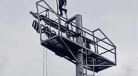 Pekerja di Stadion Kebun Bunga tak menggunakan alat Pelindung Diri saat bekerja (Dok-Foto)
