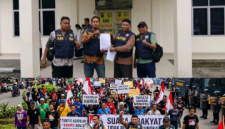 Aliansi Masyarakat Peduli Buruh Indonesia (AMPIBI) saat masukkan surat Aksi Demo ke Polda Sumatera Utara (Dok-Foto)