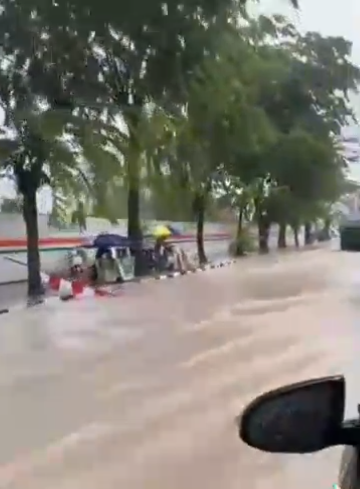 Di Saat Rakernas APEKSI, Banjir di Jalan Dr Mansyur Dekat Kolem Retensi USU, Netizen: Malu Kita (Dok-Foto)