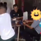 Efrin Lurah Aur Kecamatan Medan Maimun nongkrong di Jam Kerja (Dok-Foto)