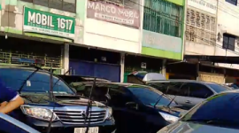 Ada Apa? Pengusaha Showroom Jalan Nibung Medan Petisah Tak Pasang Bendera Merah Putih Di Bulan Kemerdekaan RI Ke - 81 (Dok-Foto)