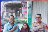 "POLRI bersama Rakyat", Kapolsek Medan Baru Datangi Warga Miskin Petisah Tengah, Tak Pernah Dapat Bantuan Lansia Dan Rumahnya Tak Layak Huni (Dok-Foto)