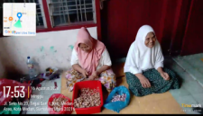 Kado Pahit HUT RI ke - 81, Warga Miskin Medan Area Pengupas Bawang Dengan Upah Rp 3500 per Kilogram Keluhkan Tak Pernah Dapat Bantuan Lansia (Dok-Foto)