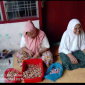 Kado Pahit HUT RI ke - 81, Warga Miskin Medan Area Pengupas Bawang Dengan Upah Rp 3500 per Kilogram Keluhkan Tak Pernah Dapat Bantuan Lansia (Dok-Foto)