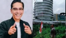 Tembok perumahan berdiri di kawasan sempadan sungai. Hal ini membuat rumah warga tergerus air dan longsor saat banjir. (Dok-Foto)