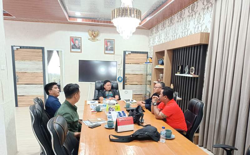 Kadisnaker Sumut dan Tokoh Buruh TM Yusuf Gelar Diskusi Hangat, Bahas Isu Ketenagakerjaan Hingga Program Pengaduan Cepat (Dok-Foto)
