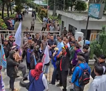 Dewan Peduli Negeri (DPN) menggelar Aksi Demo di Dinas Ketahanan Pangan Provinsi Sumatera Utara (Dok-Foto)