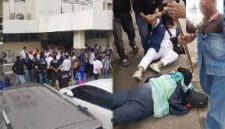 Demo Copot Kepsek SMA 1 Medan Di Kantor Disdik Sumut Berujung Ricuh, Pendemo Perempuan Tak Sadarkan Diri (Dok-Foto)