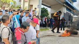 DPN Dan AMTOL MBG SPPG Sunggal 2 Geruduk KPPG Kota Medan Minta Copot Donal Simanjuntak Di Nilai Gagal (Dok-Foto)