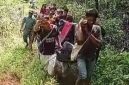 Wanita hamil di Dusun Aek Nabara, Desa Dalihan Na Tolu, Kecamatan Arse, Kabupaten Tapanuli Selatan (Tapsel), terpaksa ditandu selama 7 jam perjalanan menuju rumah sakit (Dok-Foto)