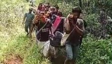 Wanita hamil di Dusun Aek Nabara, Desa Dalihan Na Tolu, Kecamatan Arse, Kabupaten Tapanuli Selatan (Tapsel), terpaksa ditandu selama 7 jam perjalanan menuju rumah sakit (Dok-Foto)