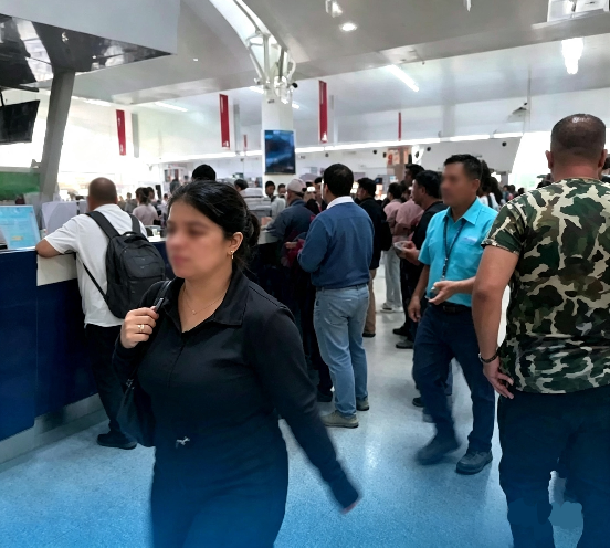 Penerbangan mengalami keterlambatan. Ribuan penumpang sempat terdampak perubahan tersebut. (Dok-Foto)