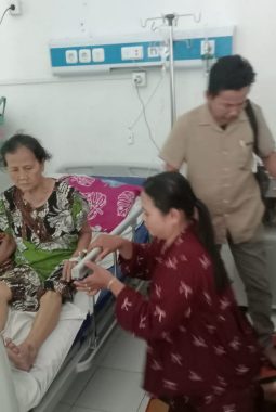 Syamsudin Calon Kades Kemantan Nomor 2, Tunjukkan Perhatian Mendalam Kepada Warga Yang Sakit 